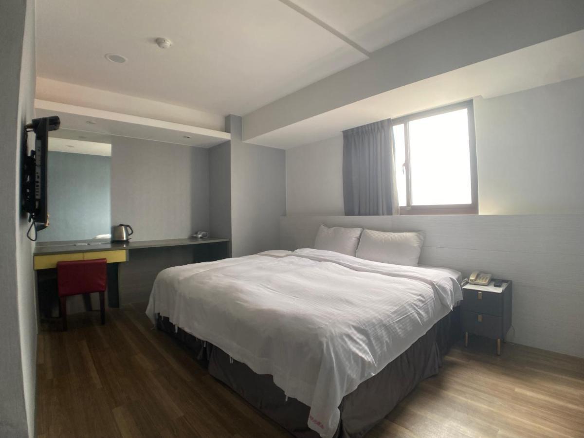 Bonjour Hotel Taichung Exterior photo